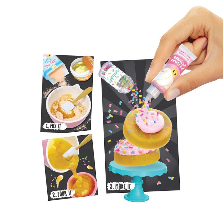 Product packaging with step-by-step instructions for making a dessert, featuring a hand applying pink frosting. Miniverse Make It Mini From Scratch Series 2