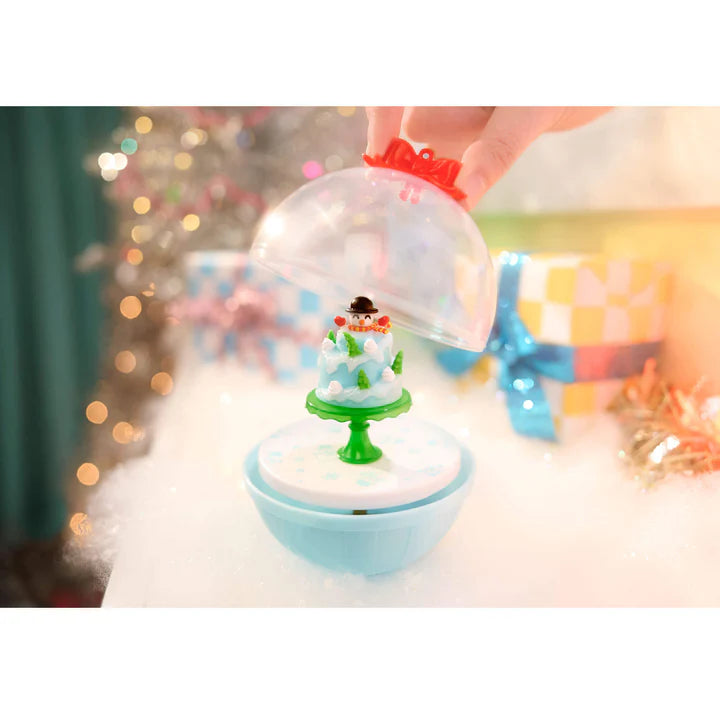 Miniverse Make It Mini Holiday Series 3 resin holiday detail closeup snowman in snowglobe