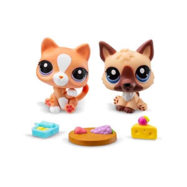 Littlest Pet Shop Bark-cuterie Pet Pair featuring Cat and Shepherd bobblehead figures with a toy cheese and fruit board.