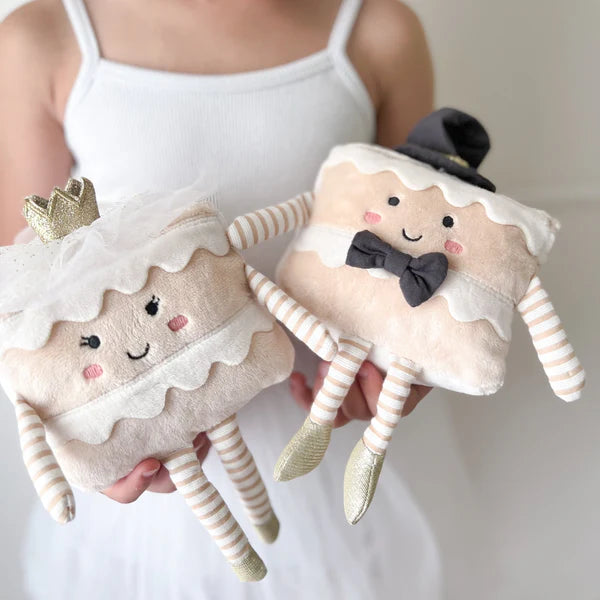 Mon Ami Mr & Mrs Cake Slice plush in white close up